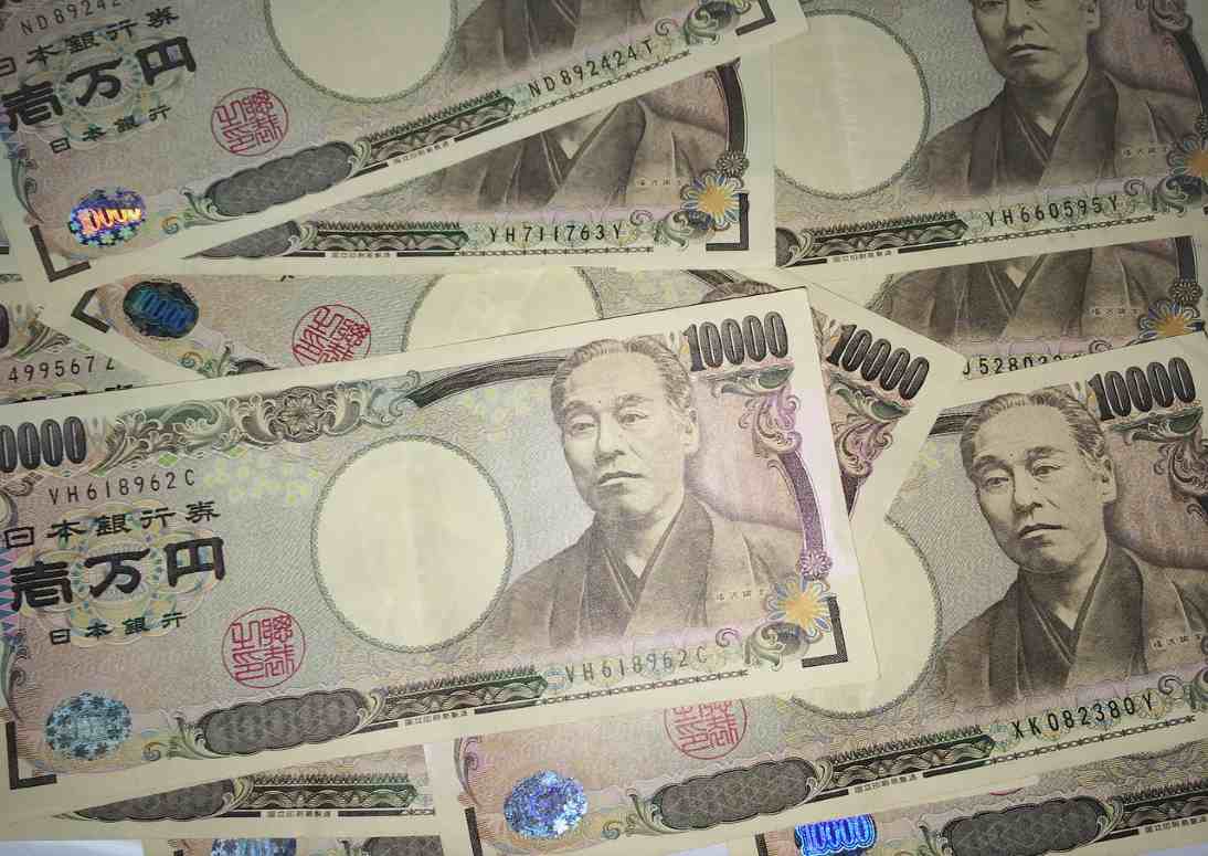 Nikkei gains as the Japanese Yen falls