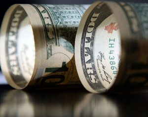 USD declines as US treasury yields slip lower