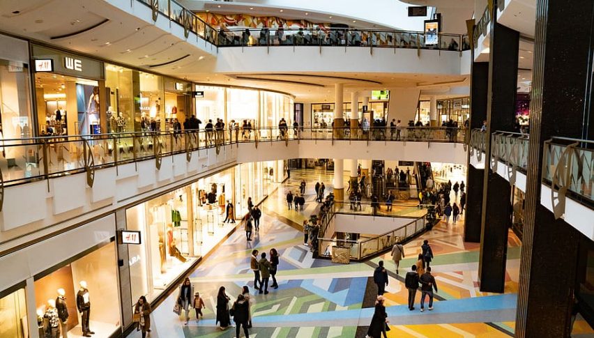British Consumer Confidence Dips Back to Record Lows