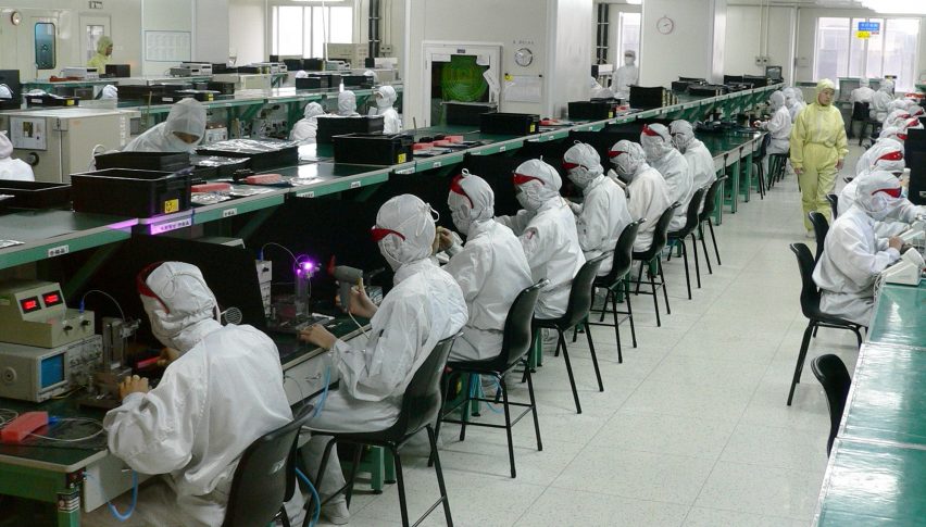 China's Industrial Profits Contract at Slower Pace in April