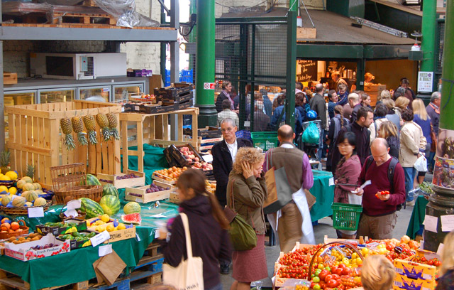 UK Sees Jump in Shoppers as Lockdown Eases