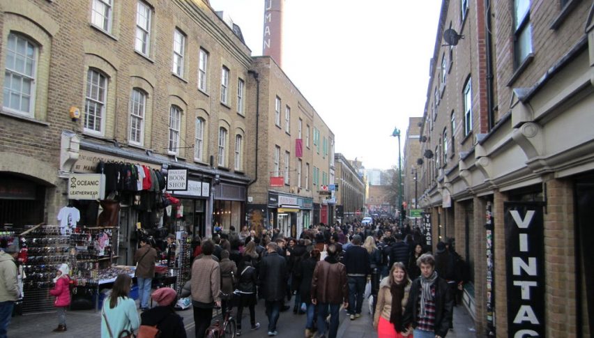 Retail Footfall Picks Up Slowly Across the UK