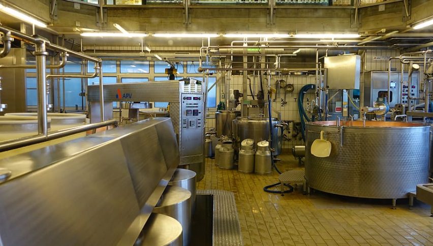 Japan's Industrial Output Rises, Retail Sales Still Falling