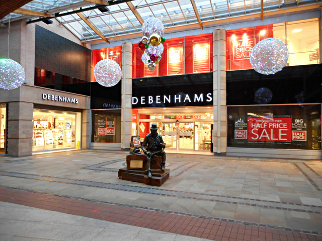 Britain's Retail Sales Still Decline Despite Growth in Online Sales