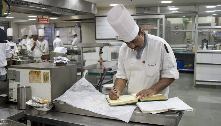 India's Services Activity Drops to Three-Month Low Amid Second Wave