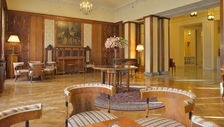 Eurozone's Services Sector Returns to Growth Despite Lockdowns