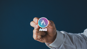 Aave (AAVE/USD) Faces a Litmus Test at 355, as TVL Falls. Next Support at 315