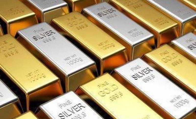 Gold is losing while Silver is gaining momentum today