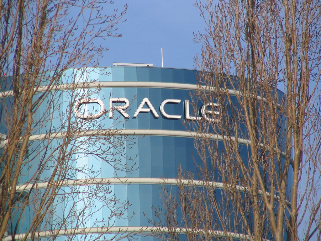 Oracle stock price continues the gains this week