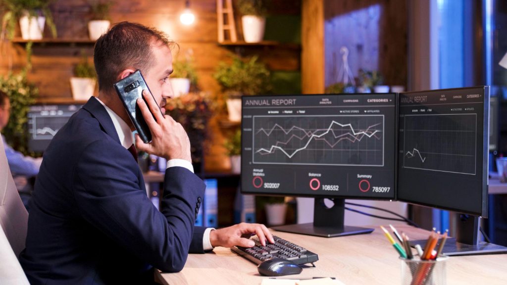 Weekly Forex Roundup: USD Climbs Against EUR, CAD, AUD; Dips Slightly Against GBP