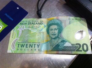 Cautious Trading Ahead of RBNZ Rate Cut and FOMC Minutes