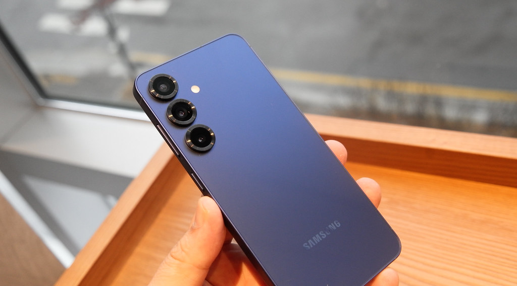 Will the decline in the Samsung stock stop after the release of s25