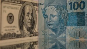 Mexican Peso Falls Amid Trade Concerns