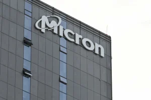Cloud Momentum Lifts Micron Outlook, Yet Stock Ends Lower