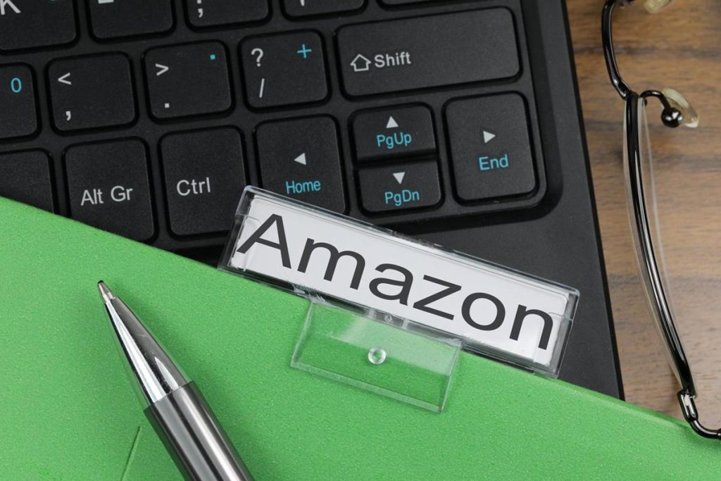 Amazon stock is stuck between 2 MAs