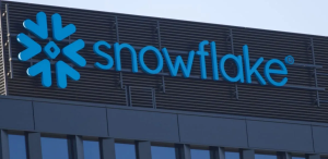 Snowflake Soars, CrowdStrike Slips Despite Strong Q2 Earnings