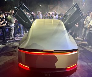 Tesla Tests Support—Robotaxi Rollout in Focus