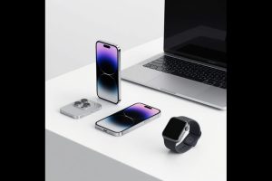 Apple stock is up for Monday and should climb higher as the company expects an excellent earnings report.