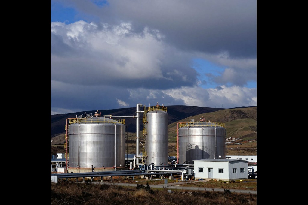 Natural gas futures are holding steady as the market waits for the newest EIA report.