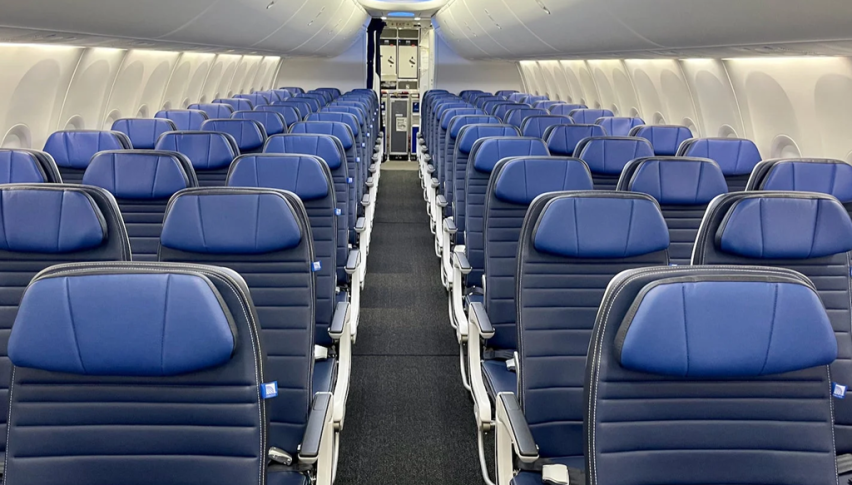 UAL Tests Support as Margins and Sentiment Come Into Focus