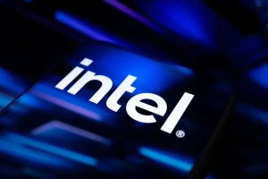 Intel Stock Slips Again as Manufacturing Delays and Global Chip Weakness Weigh on Investors