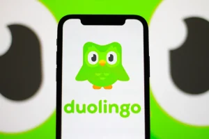 Duolingo Crash Below $120  On Weak Sales Outlook