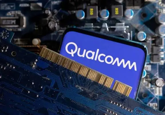 Qualcomm (QCOM) Cools Off Amid Broader Tech Pullback and Insider Selling